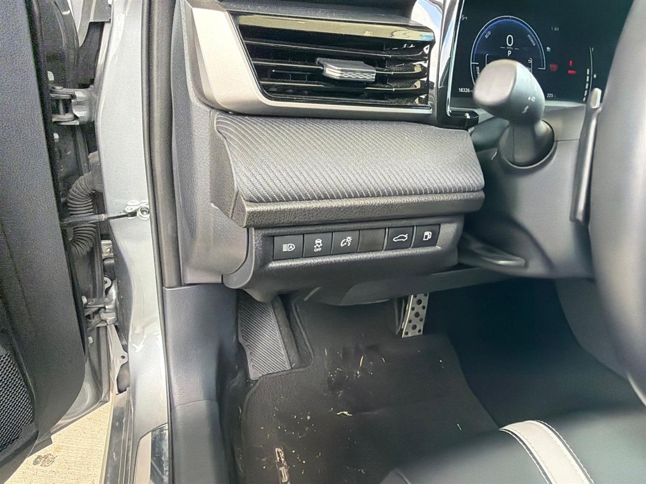 Toyota Camry Hybrid XLE 2025