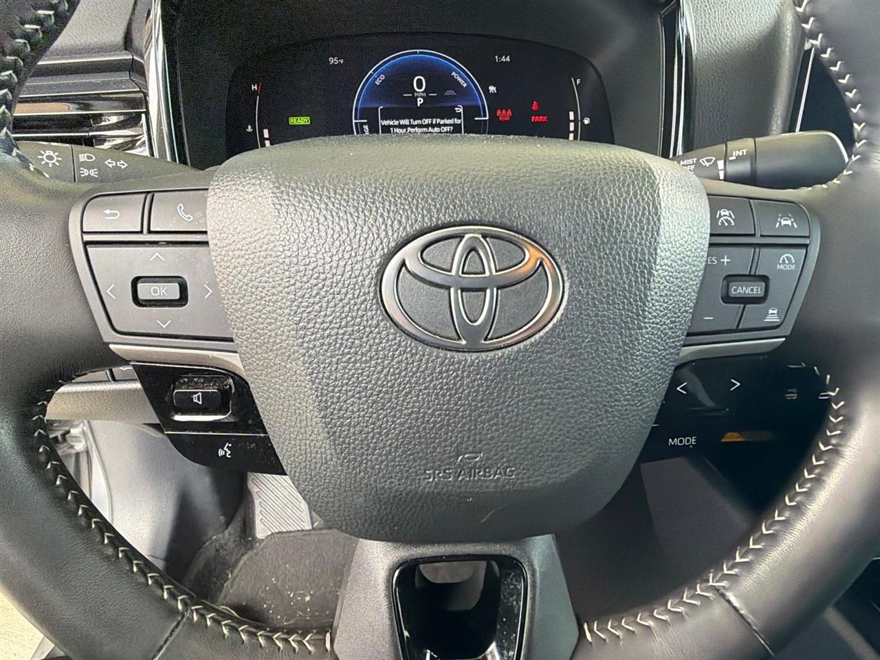 Toyota Camry Hybrid XLE 2025