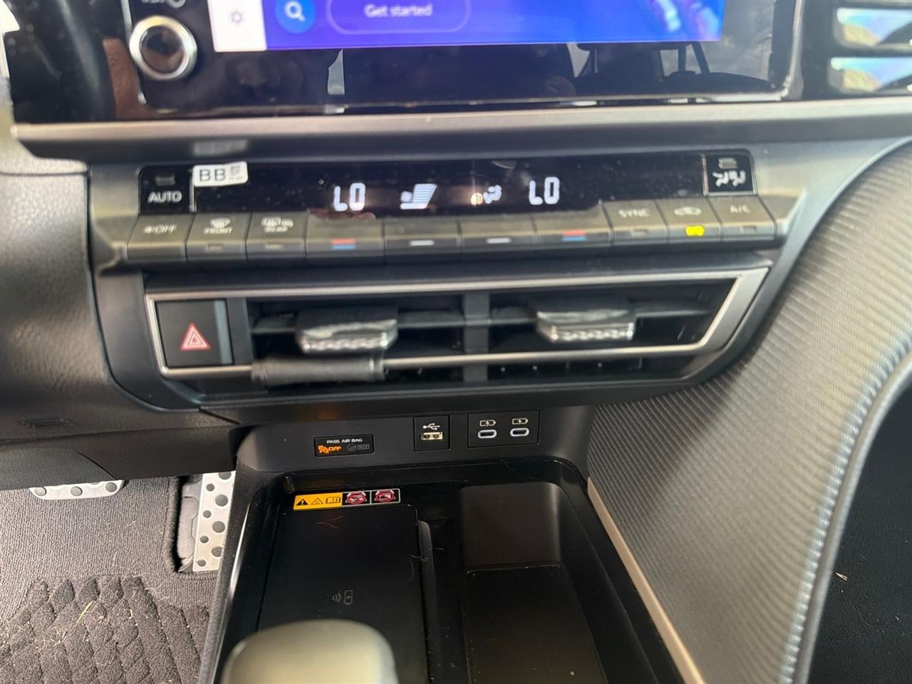 Toyota Camry Hybrid XLE 2025