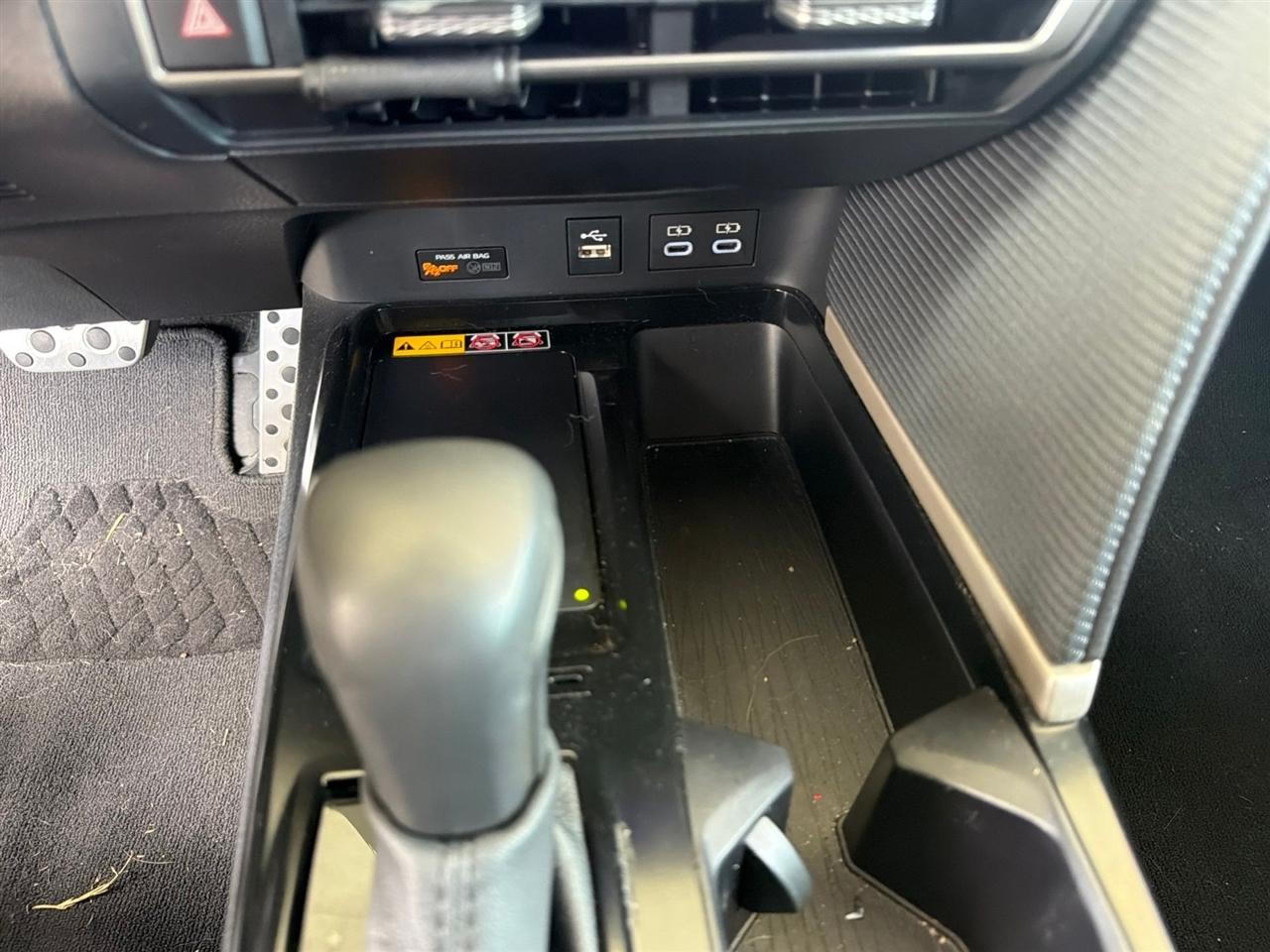 Toyota Camry Hybrid XLE 2025