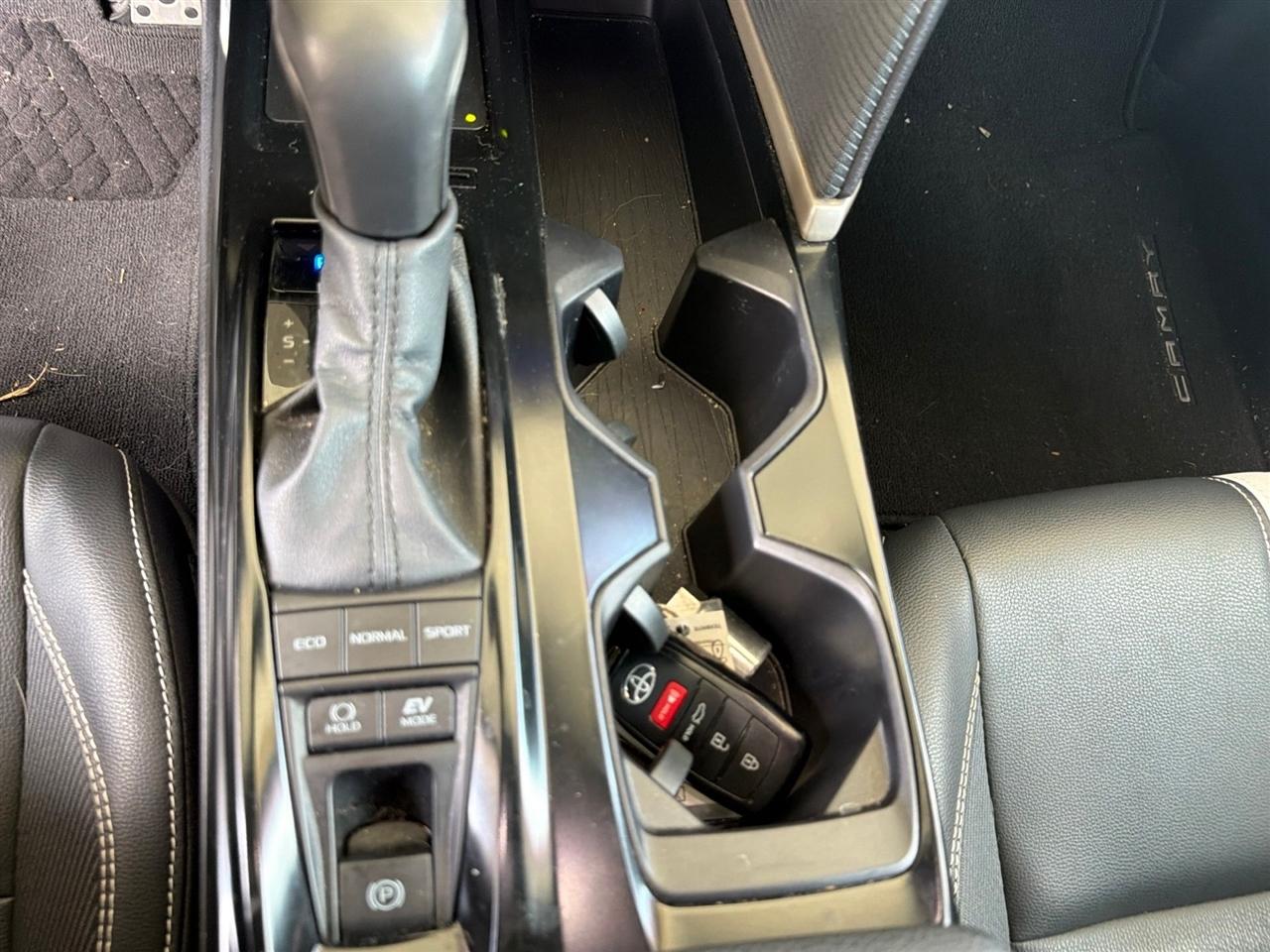 Toyota Camry Hybrid XLE 2025