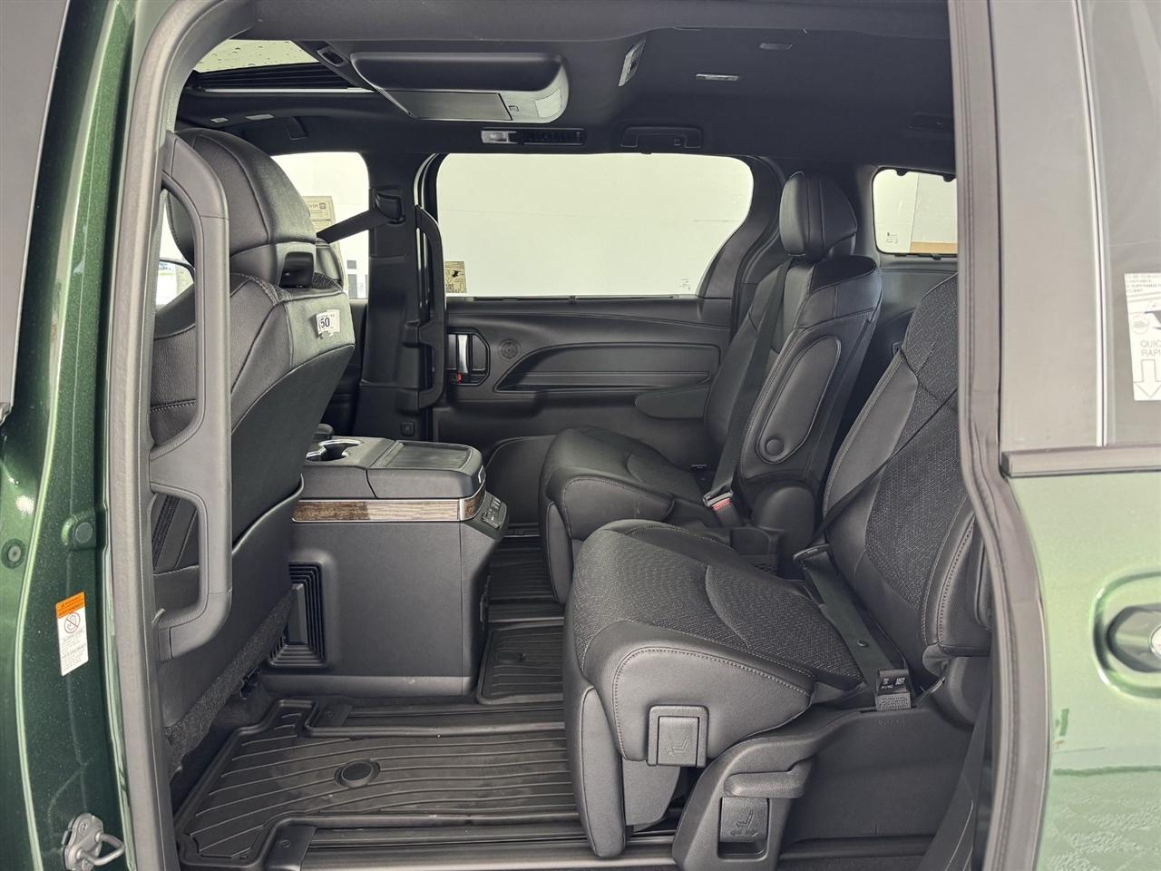 Toyota Sienna Platinum 7-Passenger AWD 2026