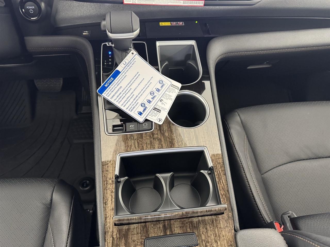 Toyota Sienna Platinum 7-Passenger AWD 2026