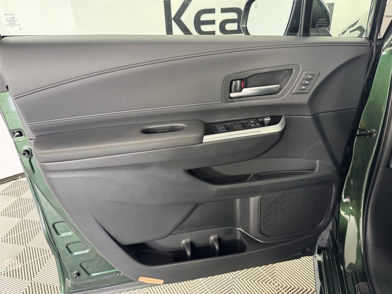 Toyota Sienna Platinum 7-Passenger AWD 2026