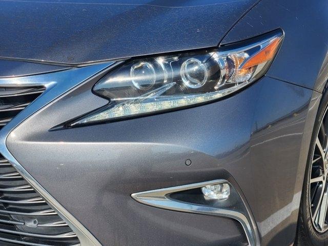 Lexus ES 350 Sedan 2016
