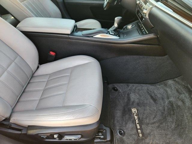 Lexus ES 350 Sedan 2016