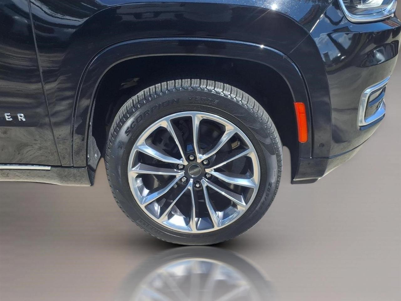 Jeep Wagoneer Series III 4WD 2023