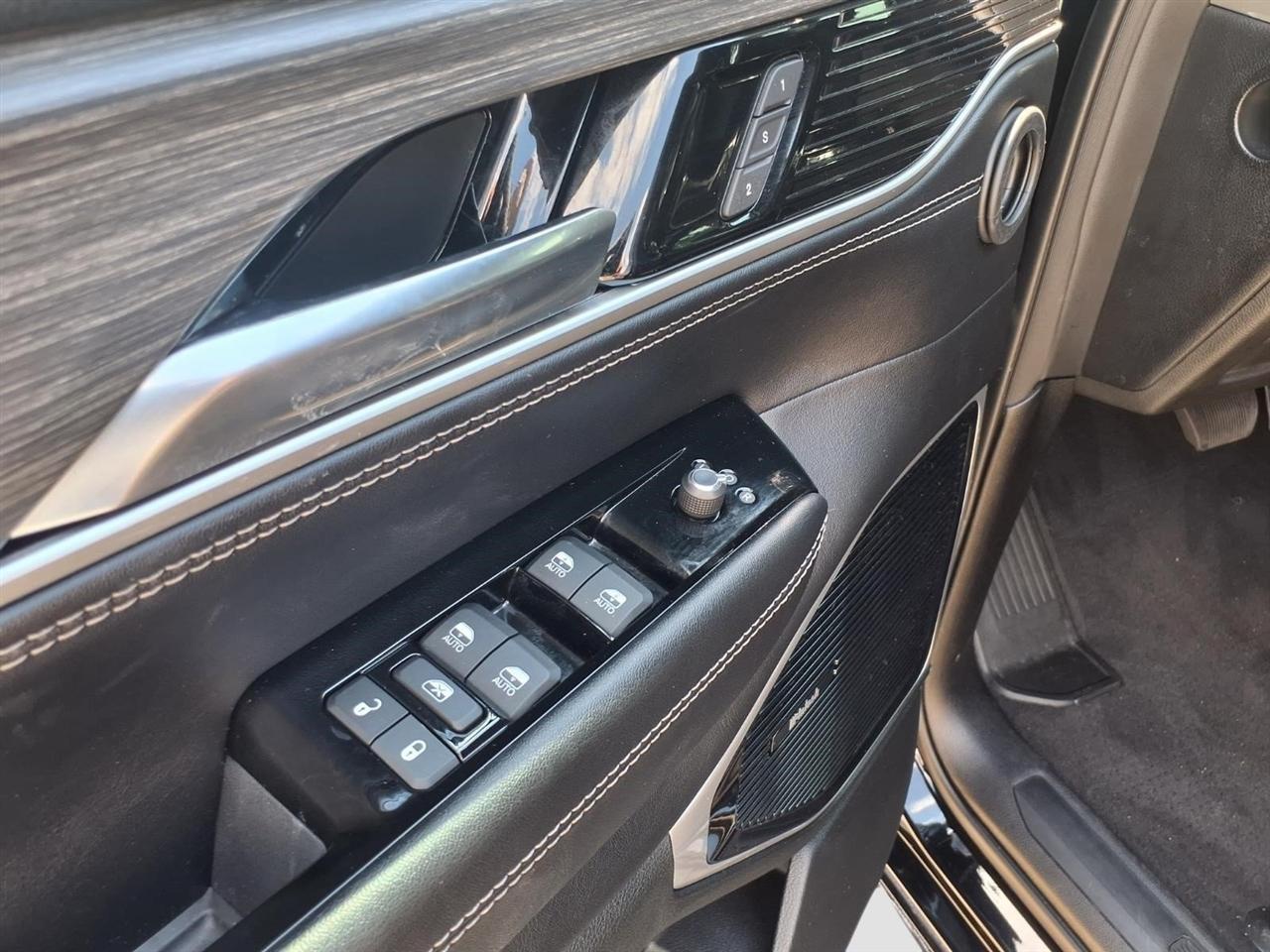 Jeep Wagoneer Series III 4WD 2023
