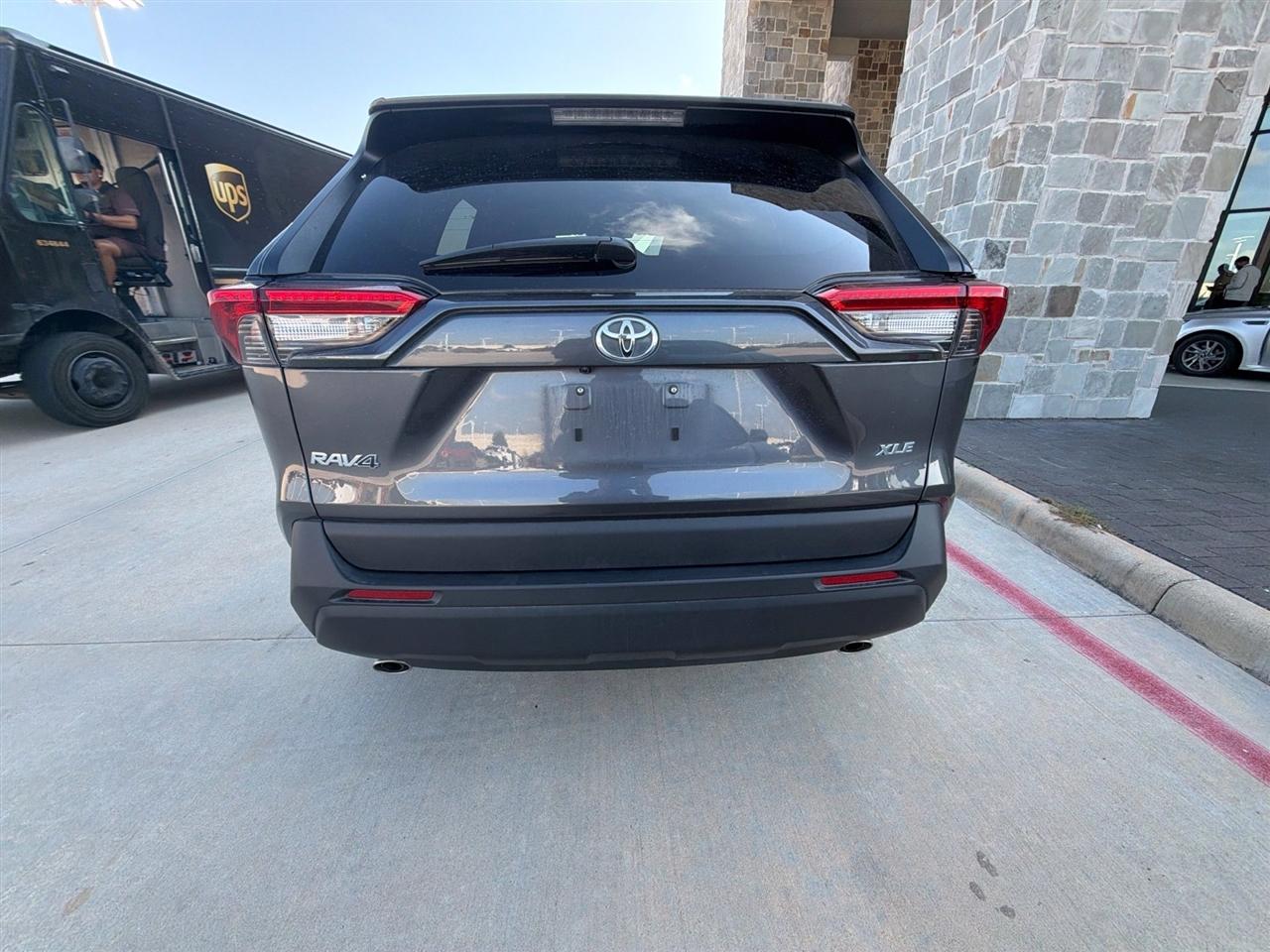 Toyota RAV4 XLE 2025