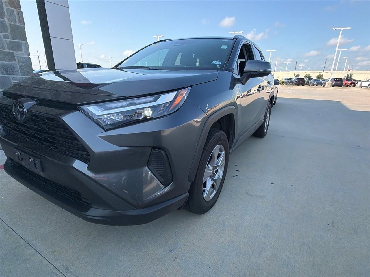 Toyota RAV4 XLE 2025