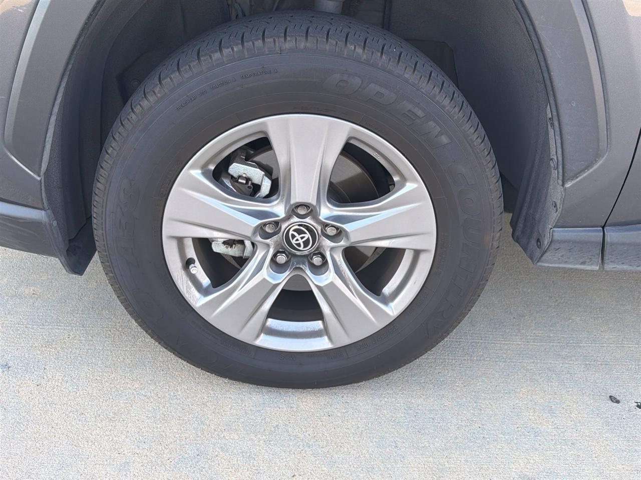 Toyota RAV4 XLE 2025