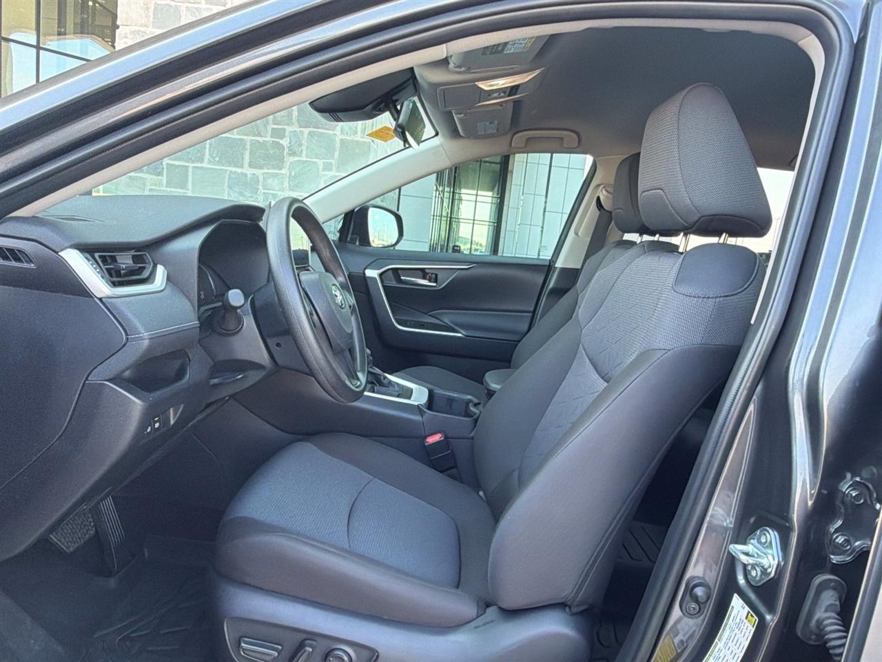 Toyota RAV4 XLE 2025