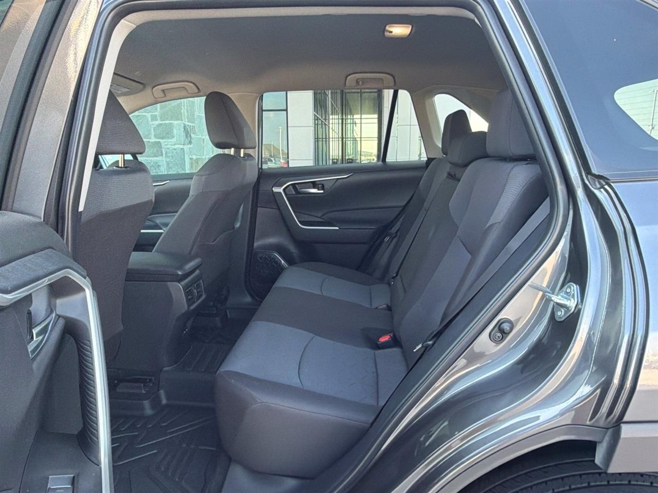 Toyota RAV4 XLE 2025