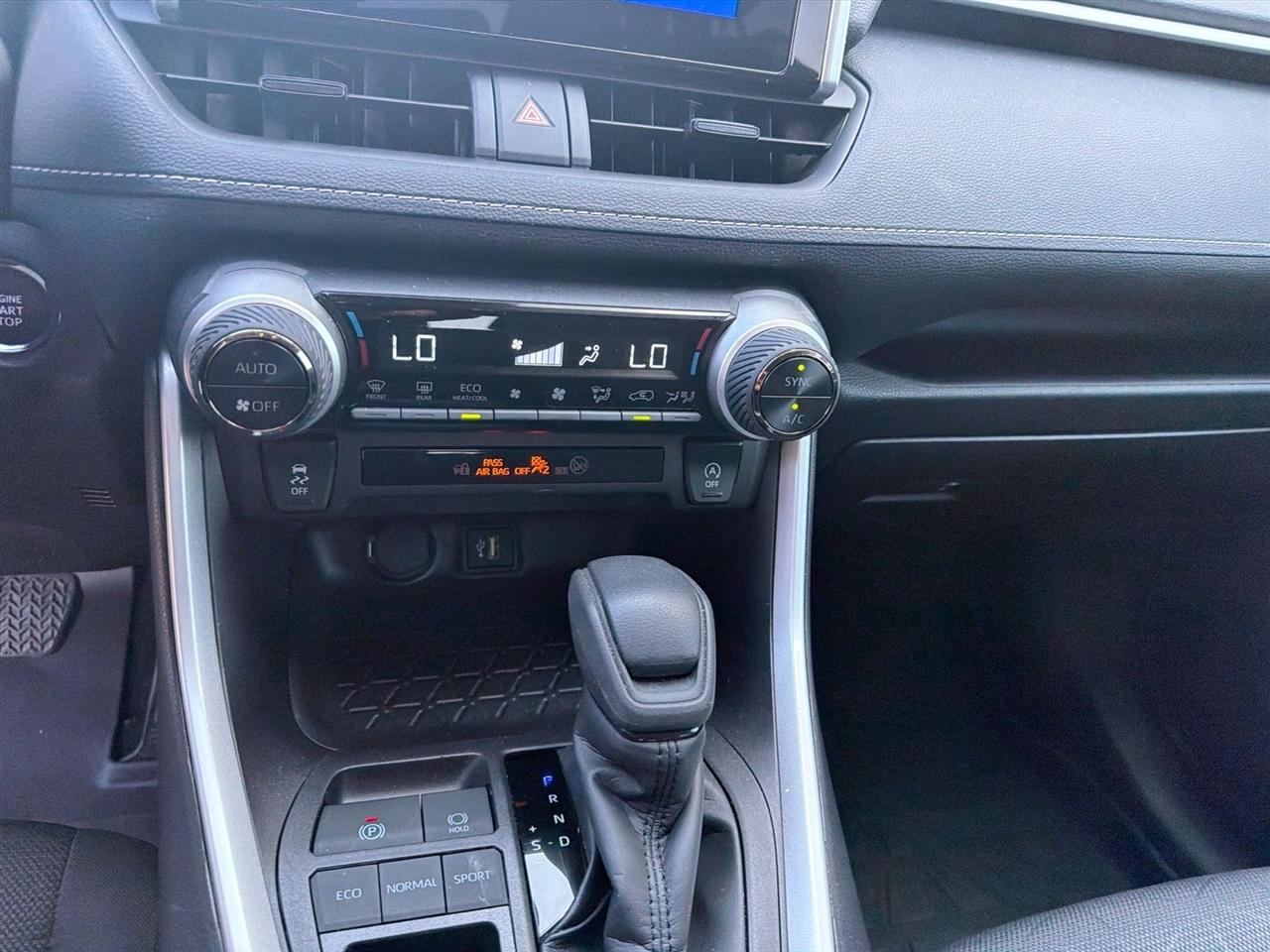 Toyota RAV4 XLE 2025