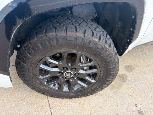 Toyota Tundra Platinum CrewMax 4WD Hybrid 2024