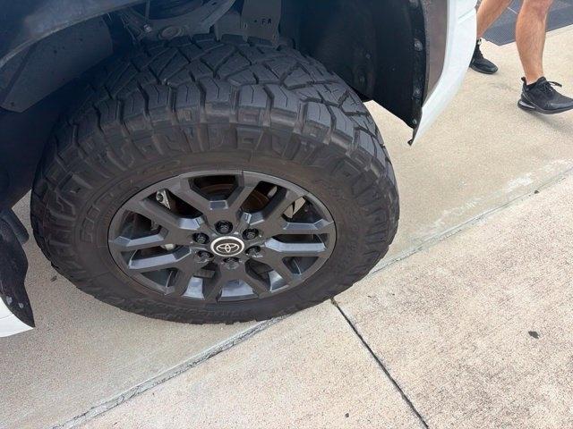 Toyota Tundra Platinum CrewMax 4WD Hybrid 2024