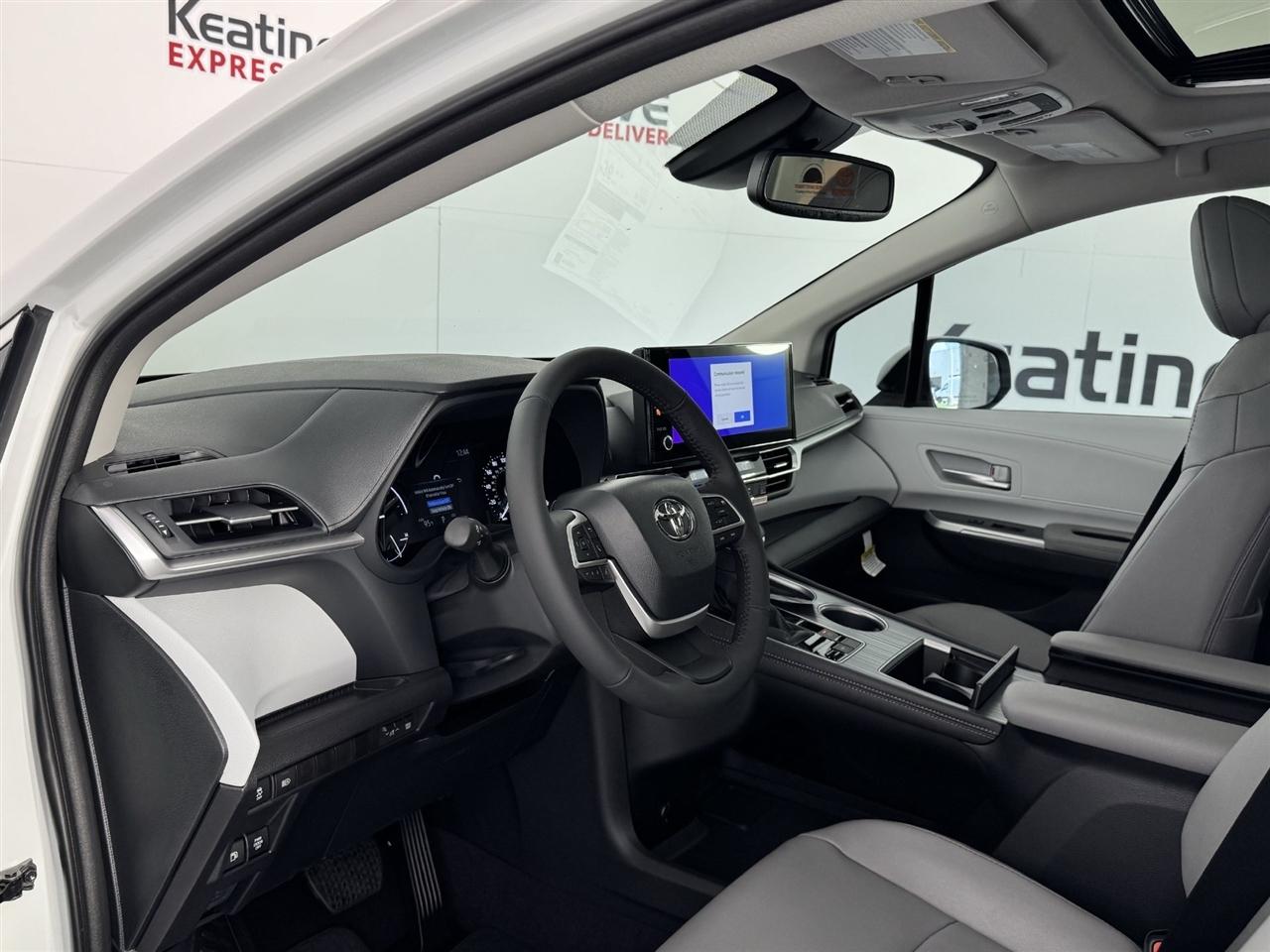 Toyota Sienna XLE 7-Passenger 2026