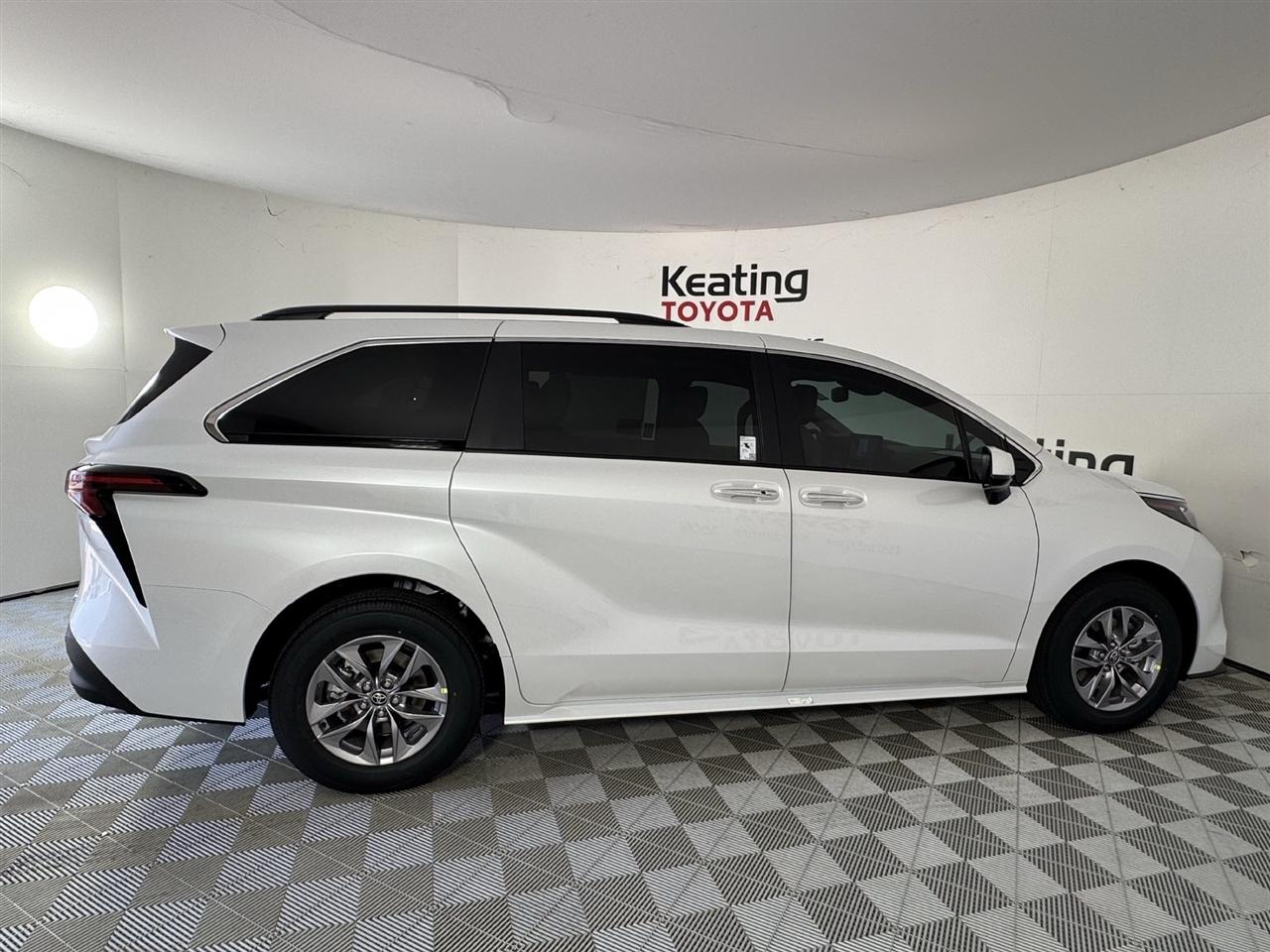 Toyota Sienna XLE 7-Passenger 2026