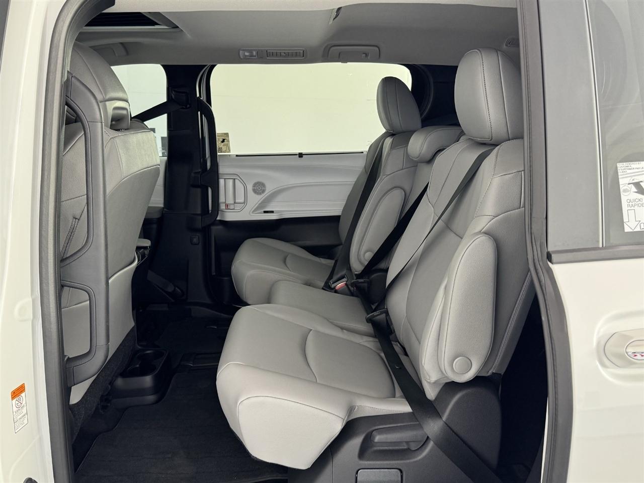 Toyota Sienna XLE 7-Passenger 2026