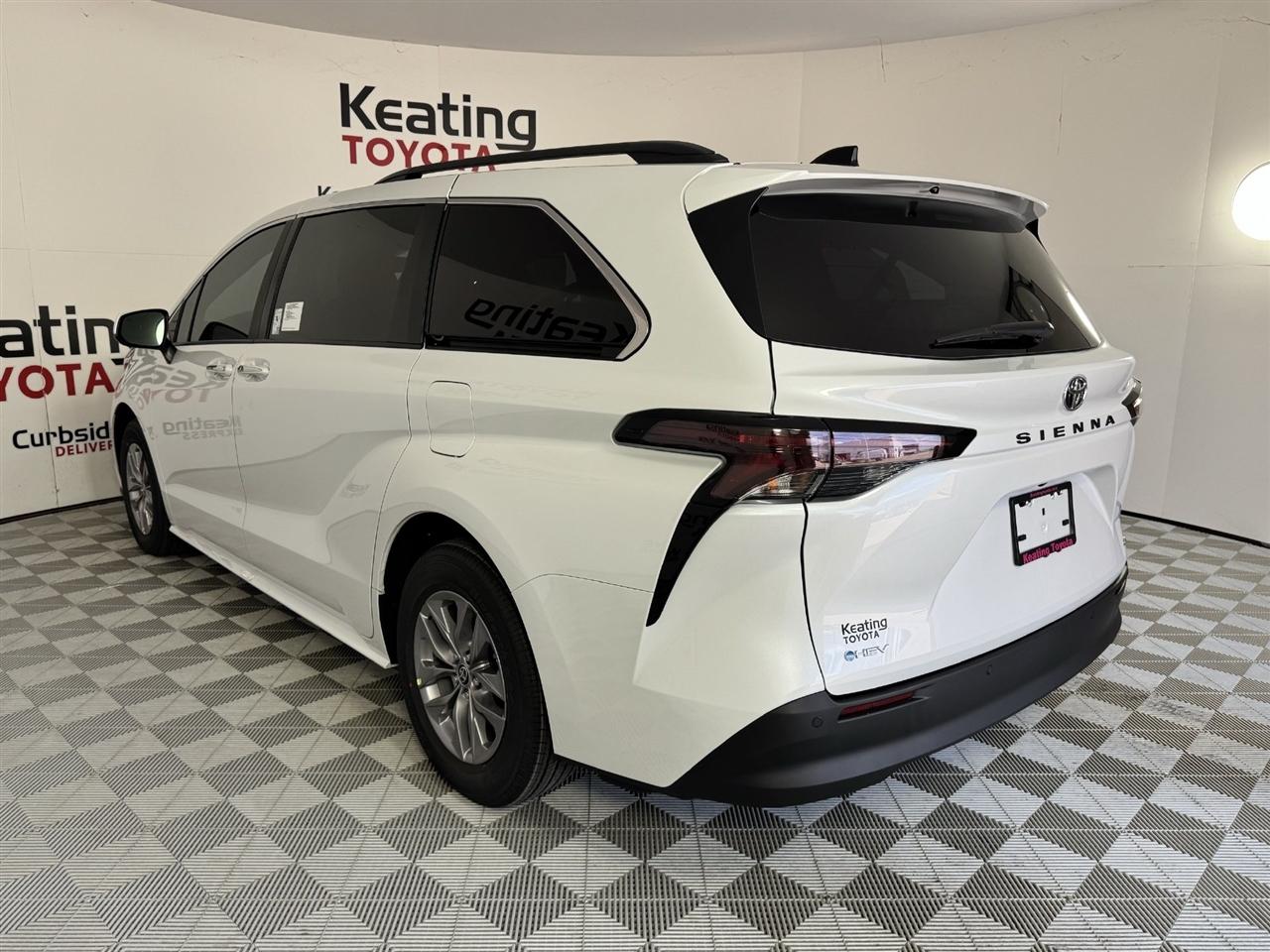 Toyota Sienna XLE 7-Passenger 2026