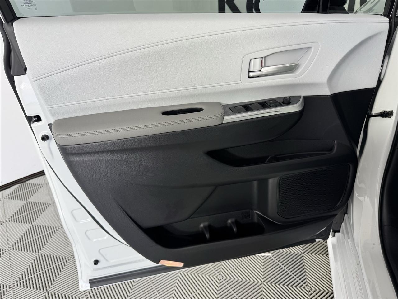 Toyota Sienna XLE 7-Passenger 2026