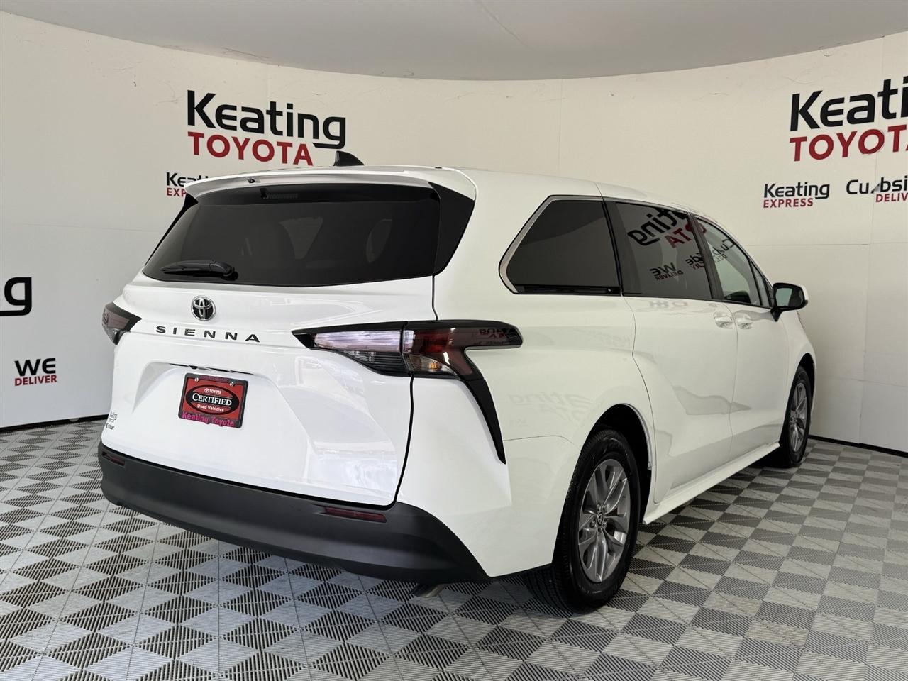 Toyota Sienna LE 8-Passenger 2026