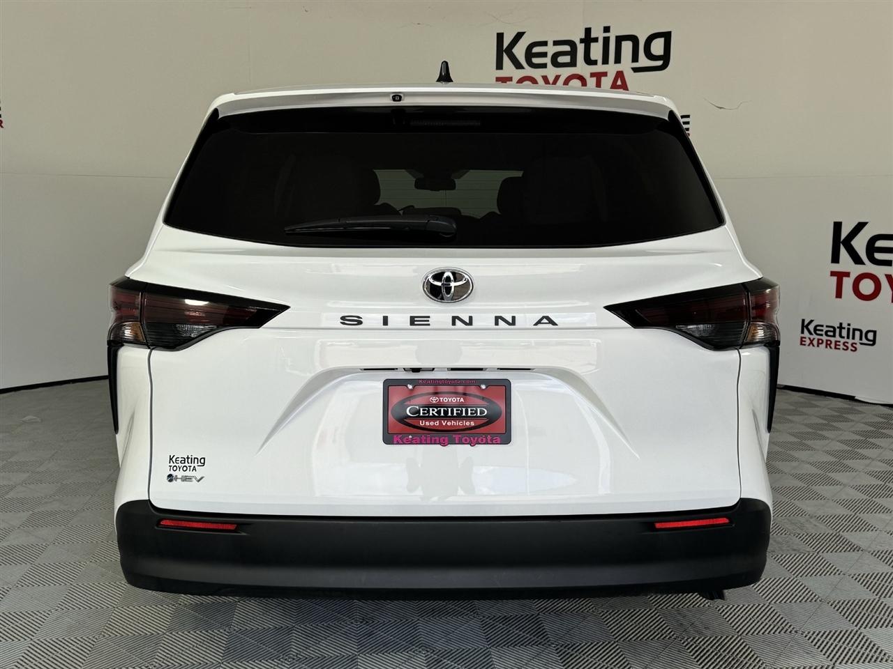 Toyota Sienna LE 8-Passenger 2026