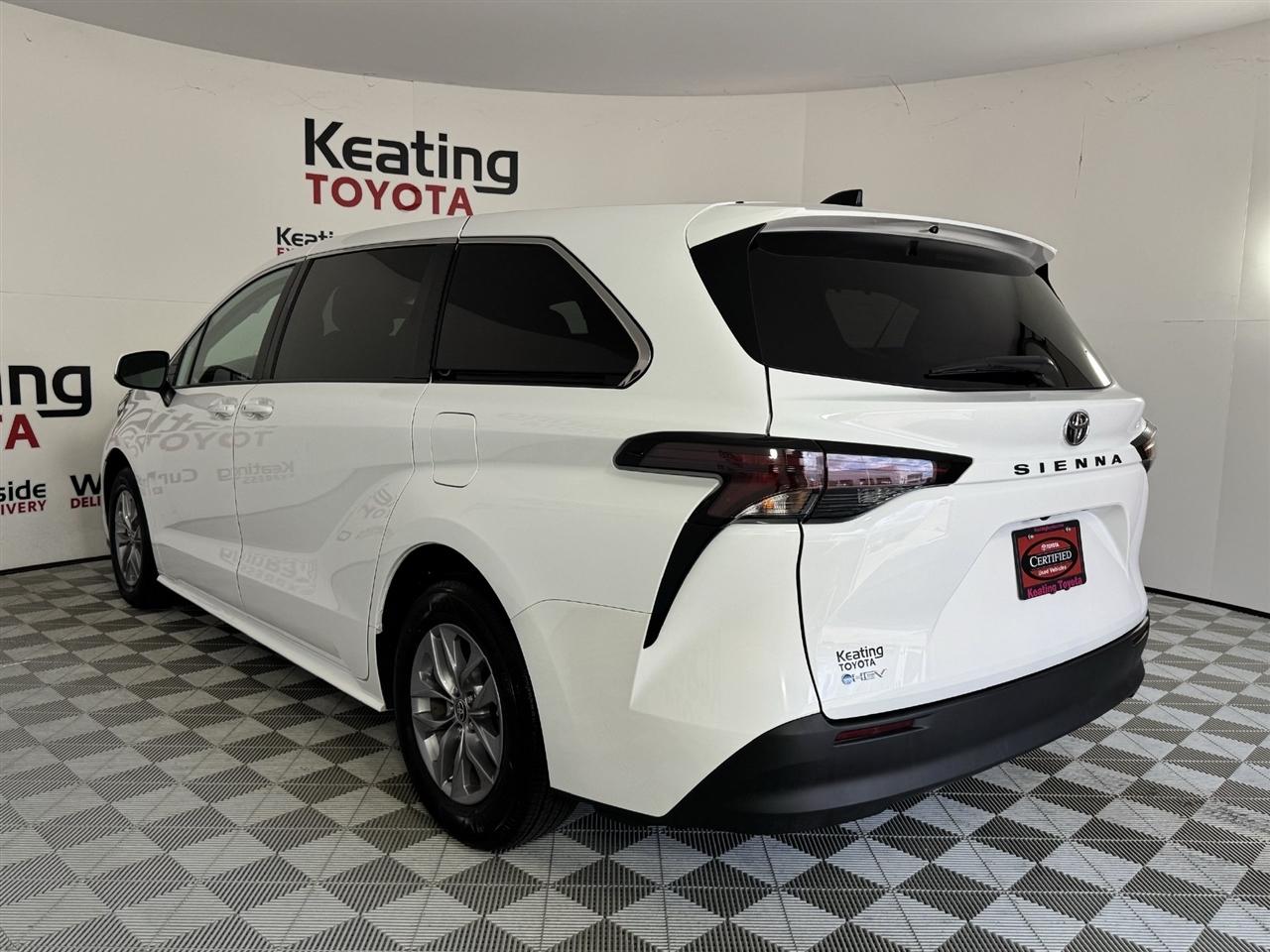 Toyota Sienna LE 8-Passenger 2026