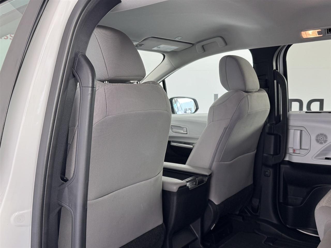 Toyota Sienna LE 8-Passenger 2026