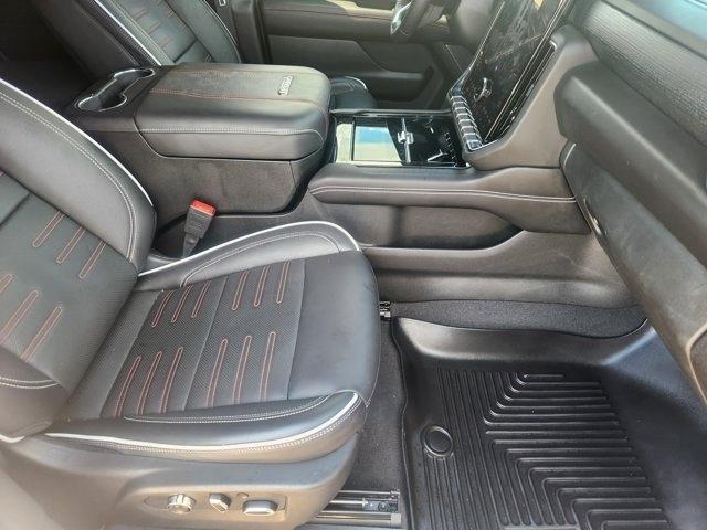 GMC Yukon AT4 Ultimate 4WD 2025
