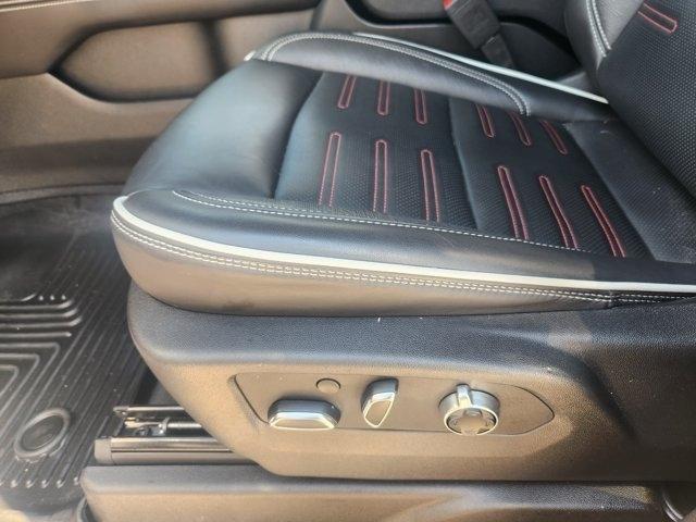 GMC Yukon AT4 Ultimate 4WD 2025