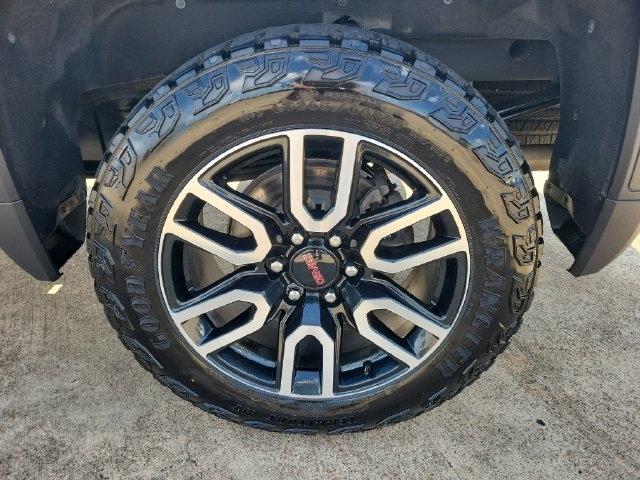 GMC Sierra 1500 AT4 Crew Cab 4WD 2024