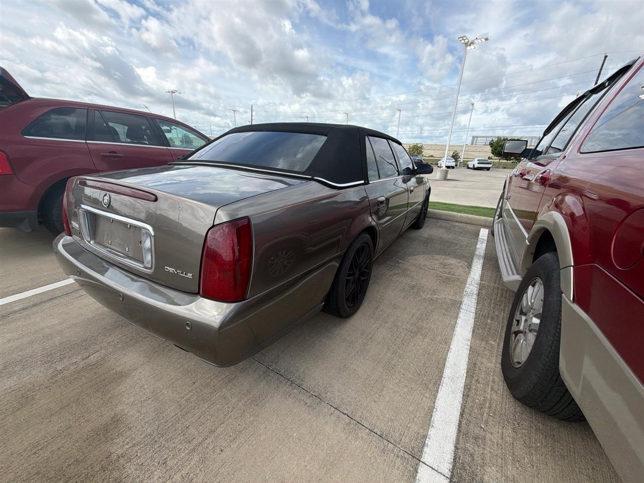 Cadillac DeVille Base 2001