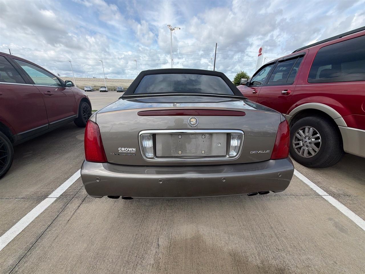 Cadillac DeVille Base 2001