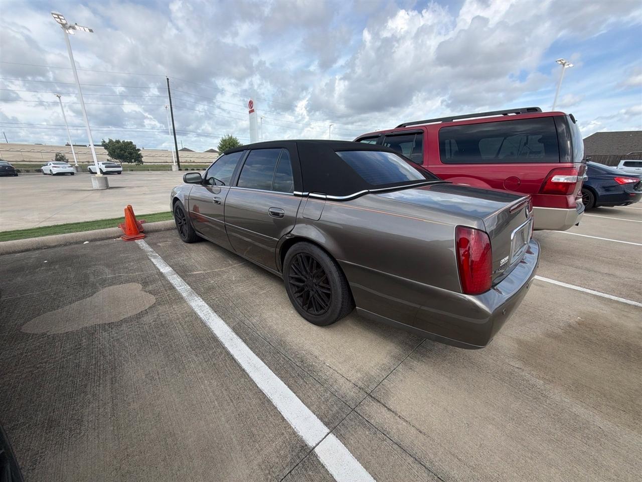 Cadillac DeVille Base 2001