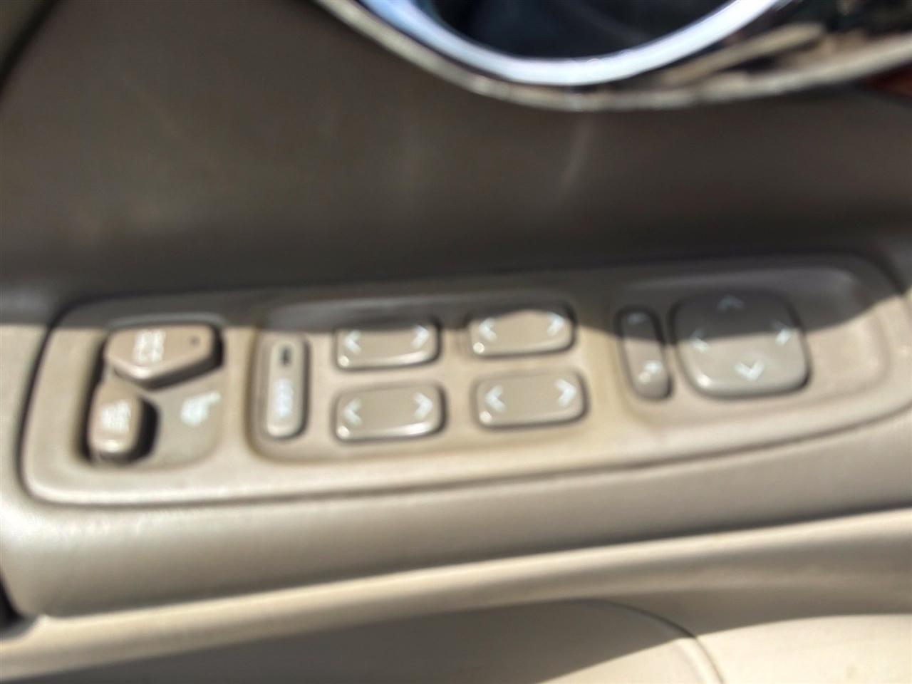Cadillac DeVille Base 2001