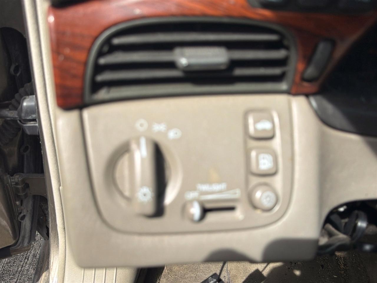 Cadillac DeVille Base 2001