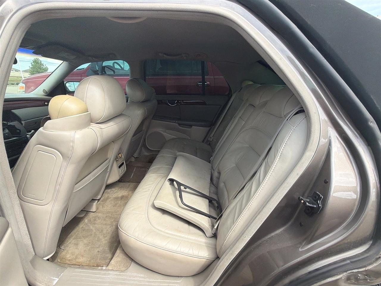 Cadillac DeVille Base 2001