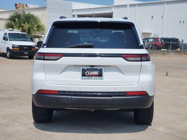 Jeep Grand Cherokee Laredo E 2WD 2023