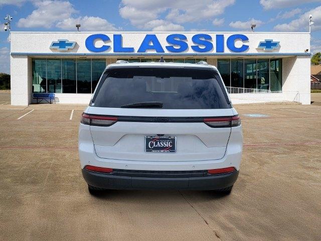 Jeep Grand Cherokee Laredo E 2WD 2023