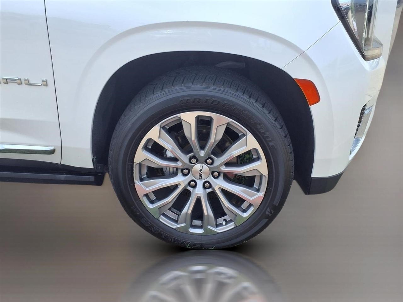 GMC Yukon XL Denali 4WD 2022