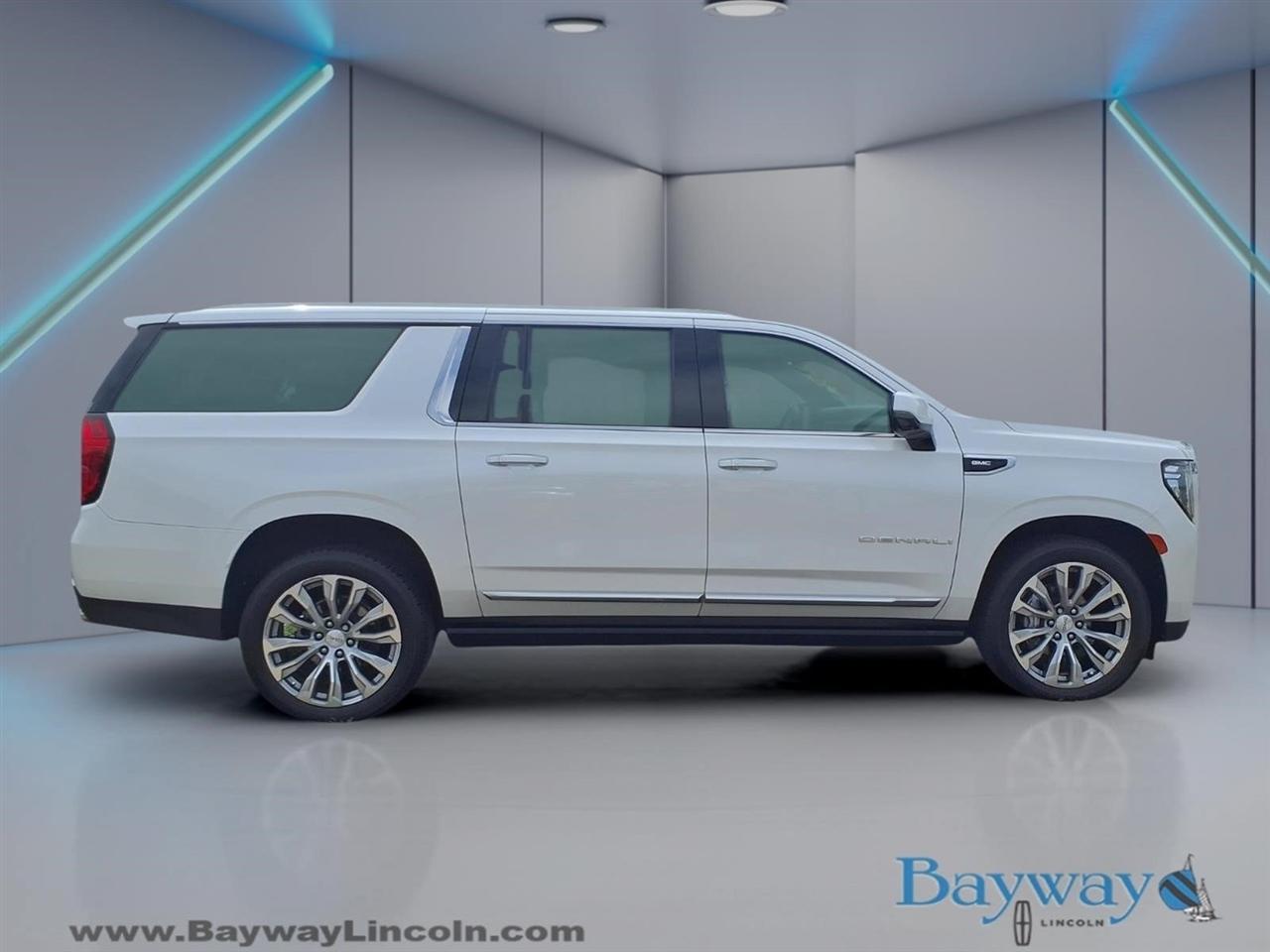 GMC Yukon XL Denali 4WD 2022