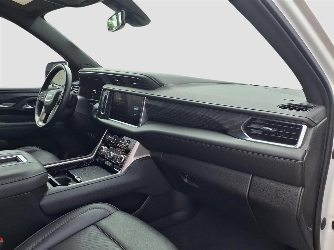 GMC Yukon XL Denali 4WD 2022