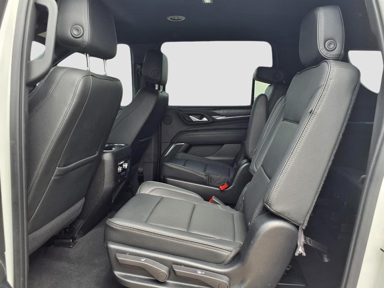 GMC Yukon XL Denali 4WD 2022