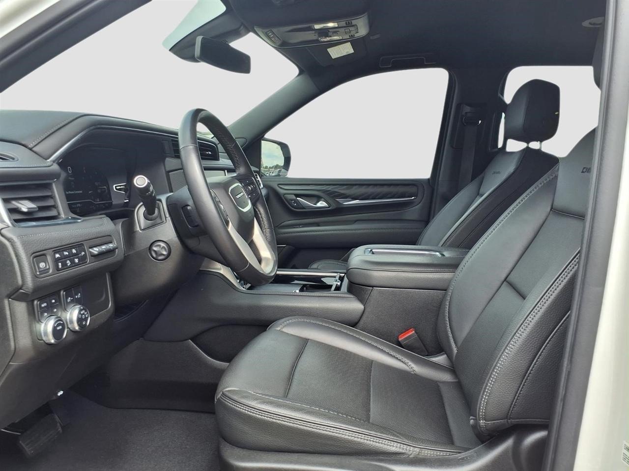 GMC Yukon XL Denali 4WD 2022