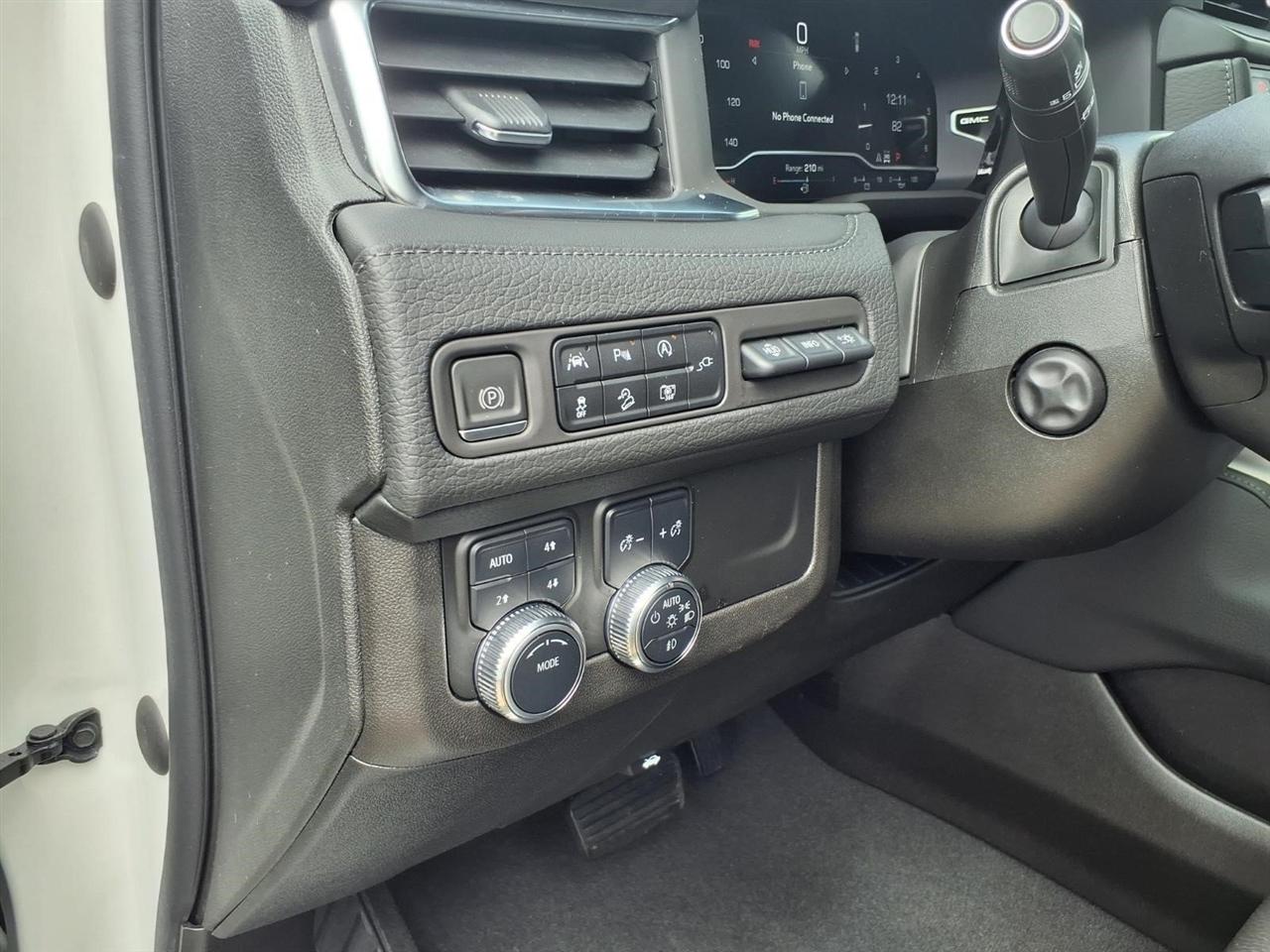 GMC Yukon XL Denali 4WD 2022
