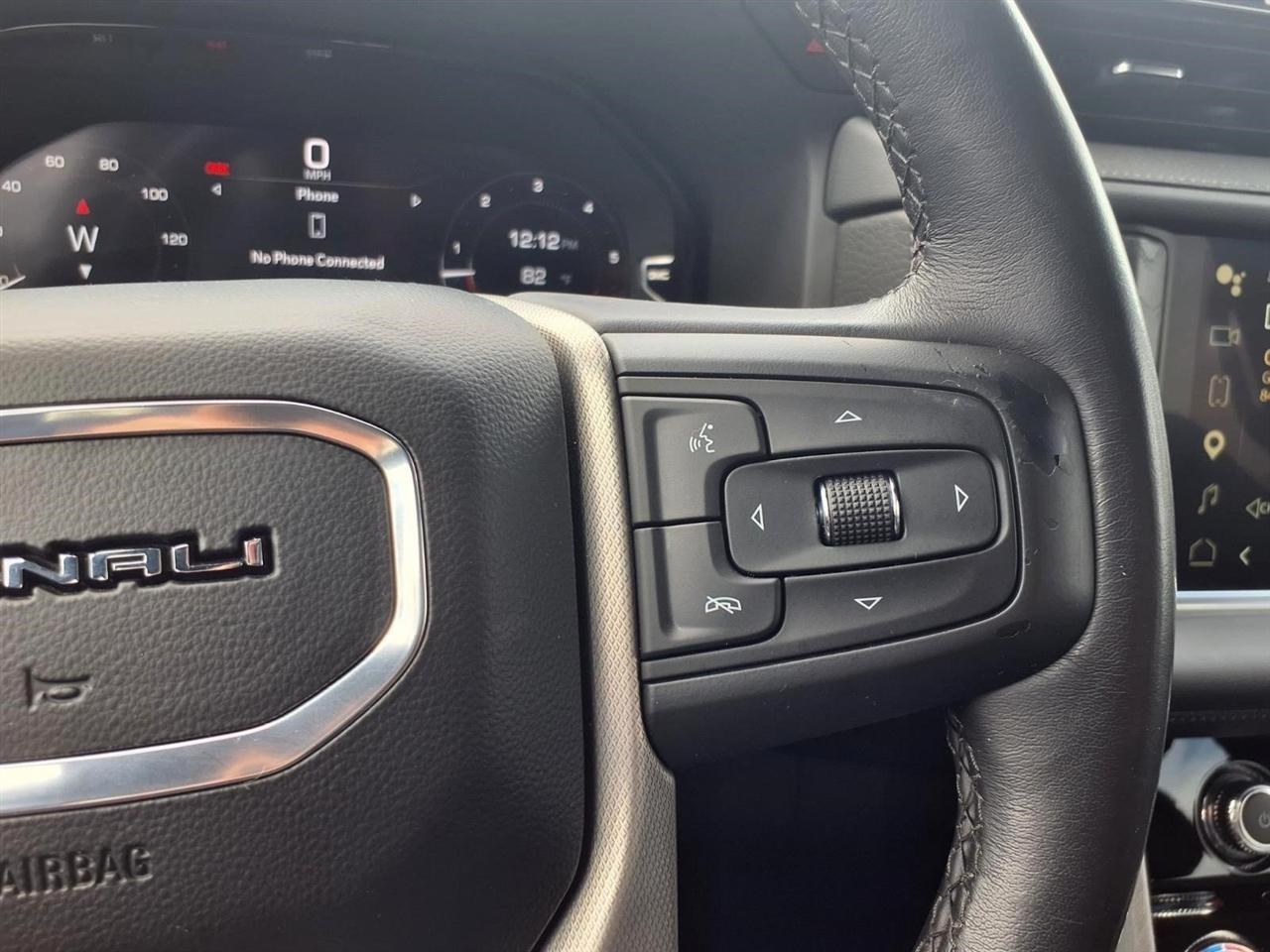 GMC Yukon XL Denali 4WD 2022
