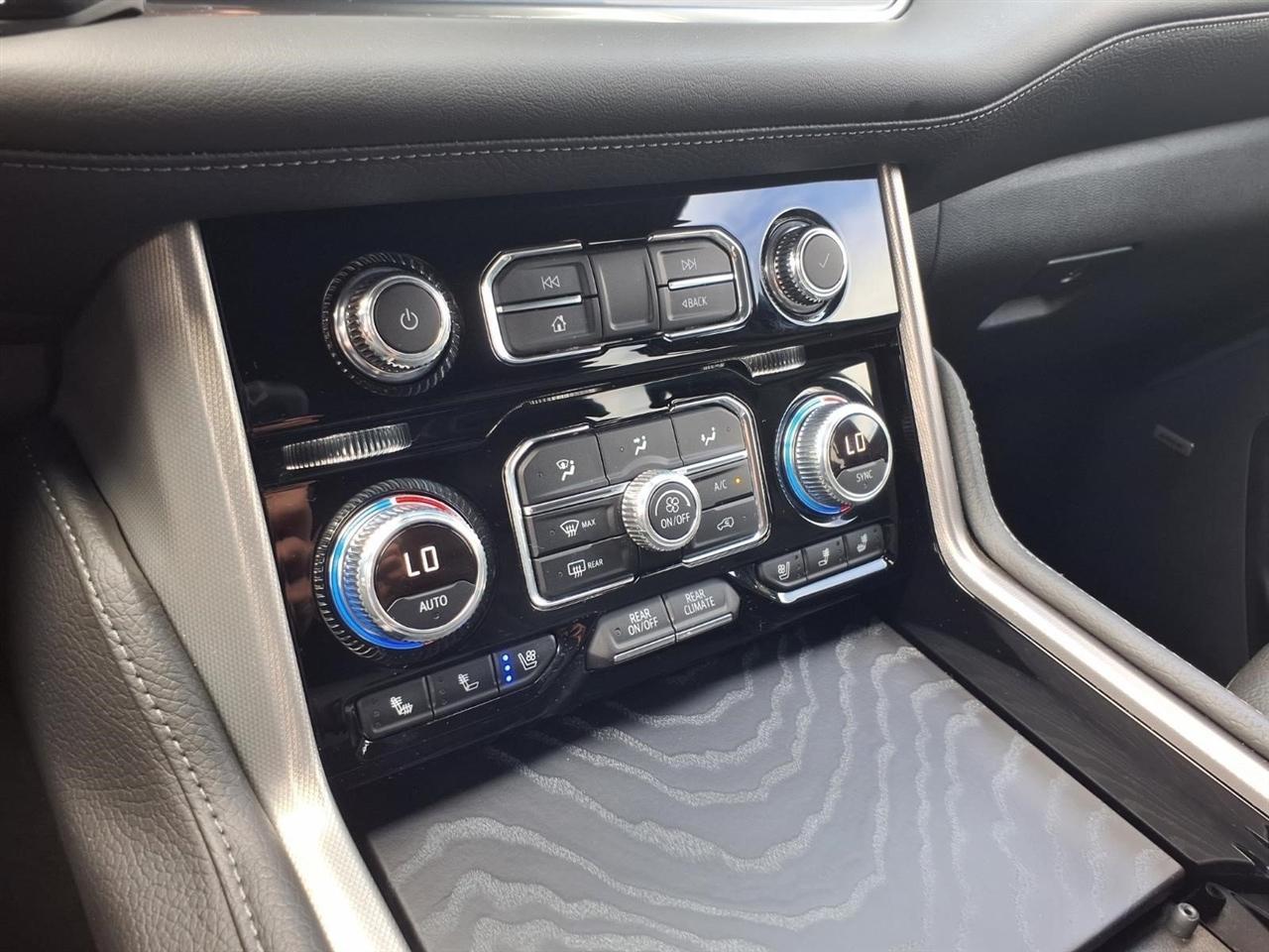 GMC Yukon XL Denali 4WD 2022