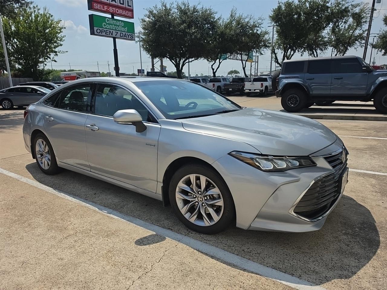 Toyota Avalon Hybrid XLE 2020