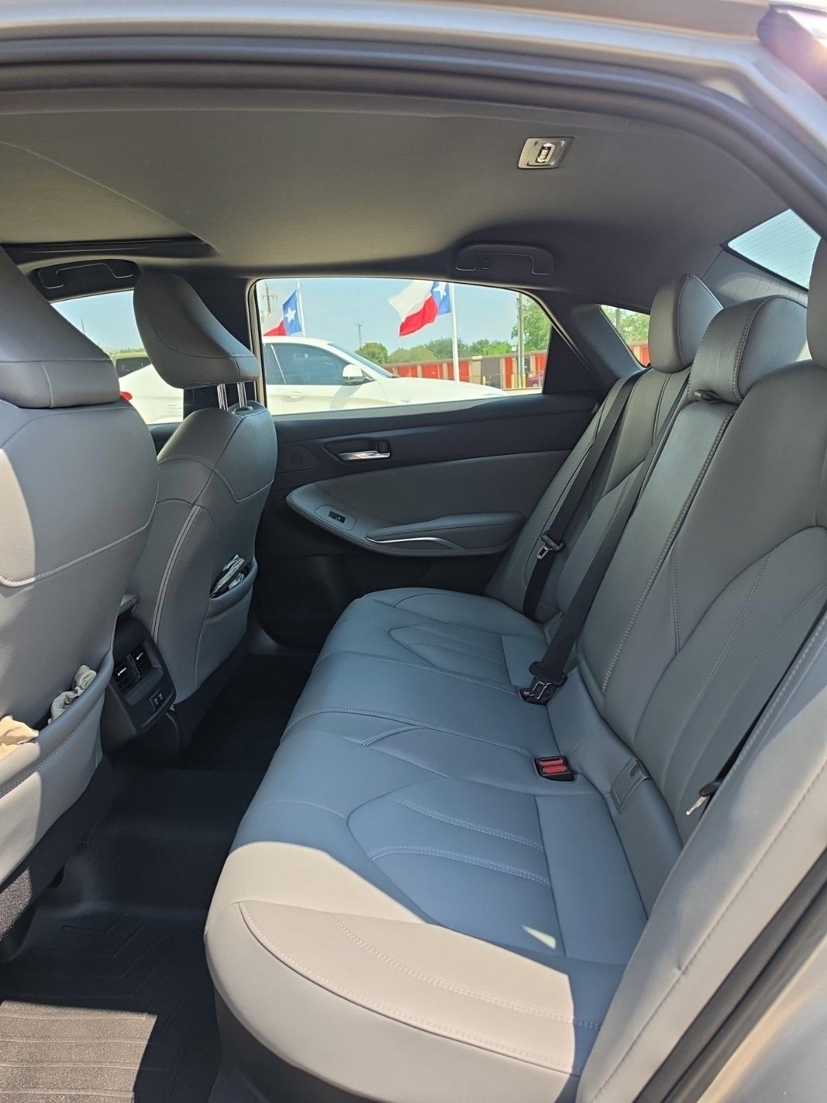 Toyota Avalon Hybrid XLE 2020